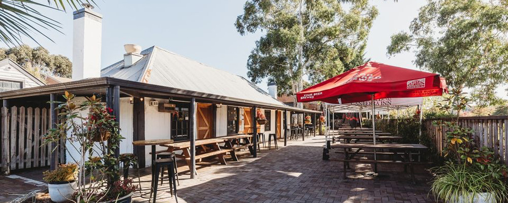 A beautiful sunny day in the beer garden in front of the historic Old Canberra Inn.